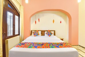 Deluxe kamer | Lakens van Egyptisch katoen, luxe beddengoed, een kluis op de kamer
