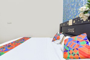 Egyptian cotton sheets, premium bedding, in-room safe, free WiFi - Fabhotel Pink Haveli (Jaipur)