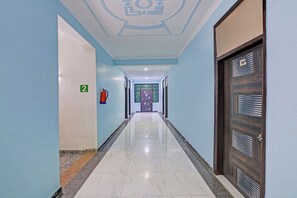 Lobby - Fabhotel Akki Residency 66 (Noida)
