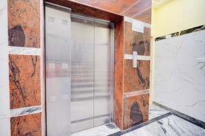 Lift - Via Golden Inn I (Bengaluru)