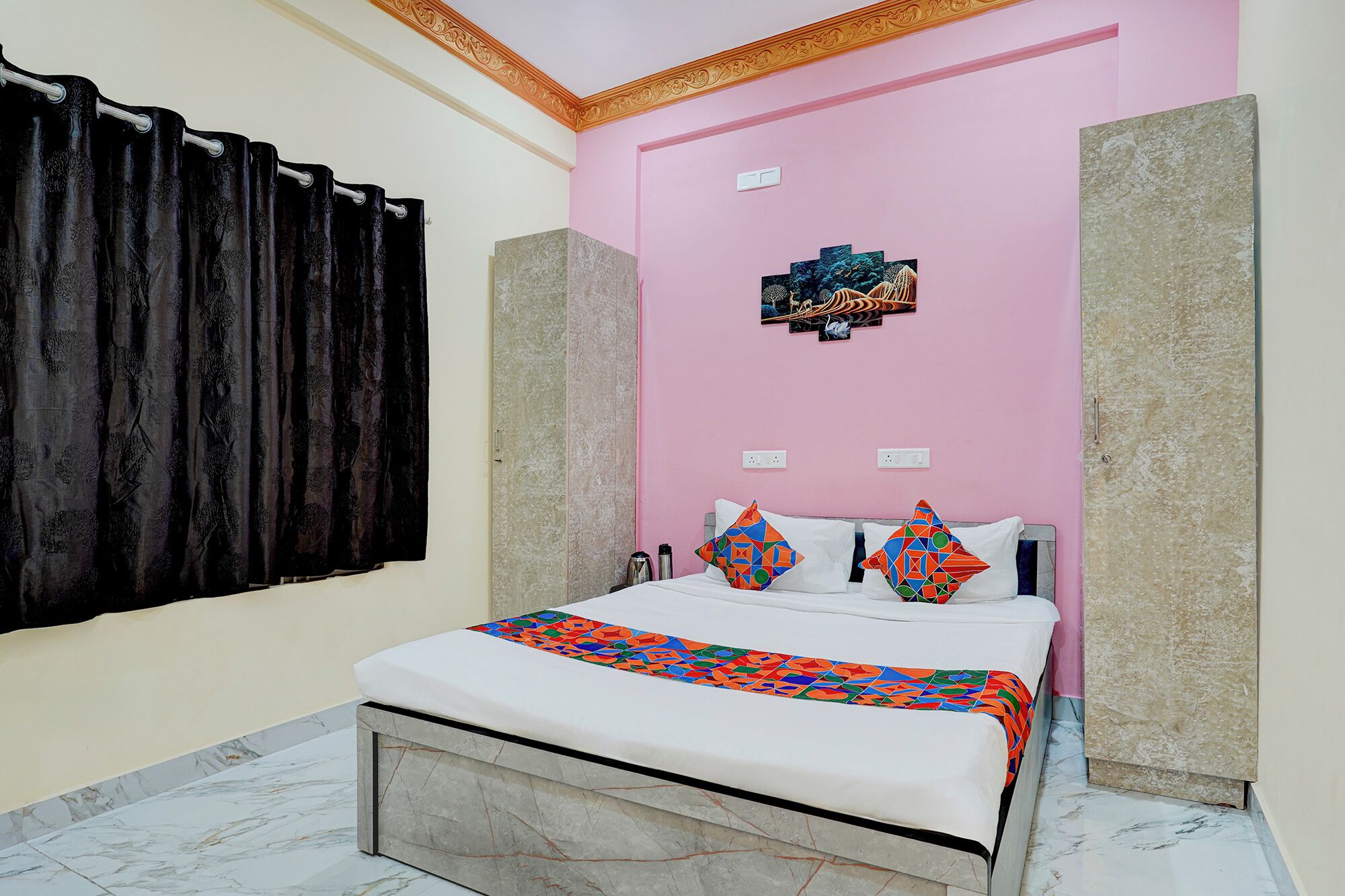 Egyptian cotton sheets, premium bedding, in-room safe, free WiFi