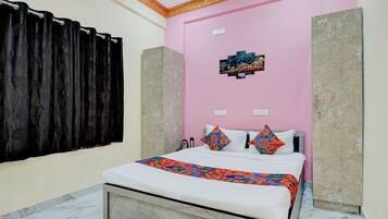 Egyptian cotton sheets, premium bedding, in-room safe, free WiFi