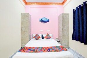 Egyptian cotton sheets, premium bedding, in-room safe, free WiFi - Via Golden Inn I (Bengaluru)