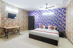 Egyptian cotton sheets, premium bedding, in-room safe, free WiFi - Fabhotel Kalka Residency (New Delhi)
