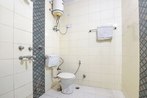 Shower, rainfall showerhead, free toiletries, towels - Fabhotel Kalka Residency (New Delhi)