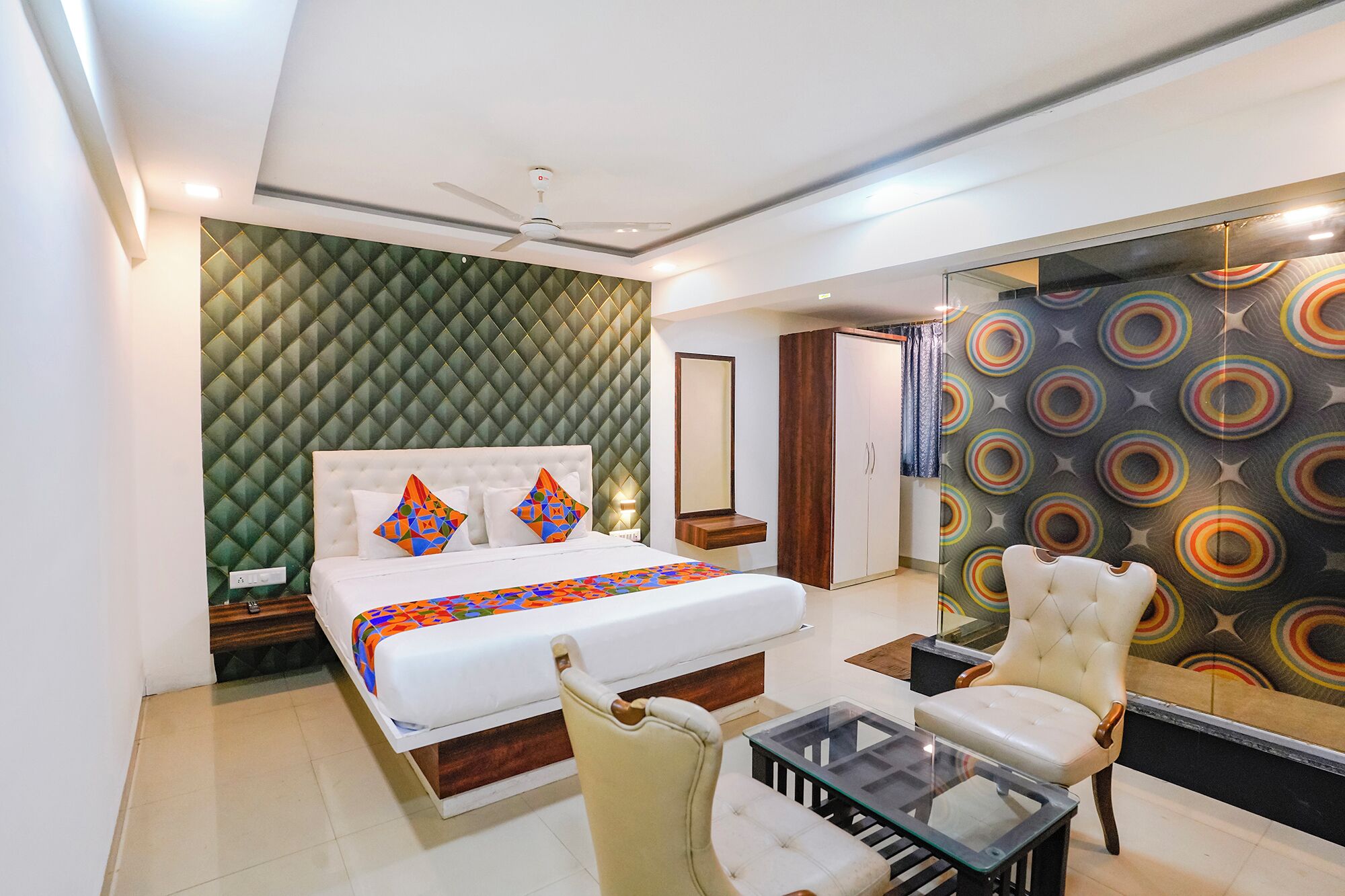 Luxury Suite | Egyptian cotton sheets, premium bedding, in-room safe, free WiFi