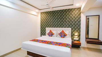 Luxury Suite | Egyptian cotton sheets, premium bedding, in-room safe, free WiFi