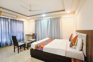 Egyptian cotton sheets, premium bedding, in-room safe, free WiFi