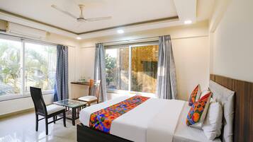 Egyptian cotton sheets, premium bedding, in-room safe, free WiFi