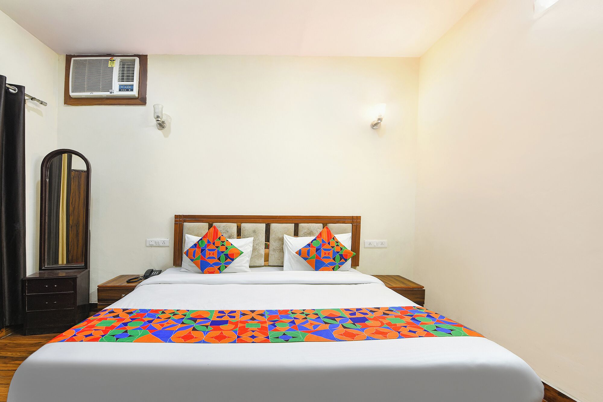 Egyptian cotton sheets, premium bedding, in-room safe, free WiFi