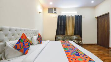 Egyptian cotton sheets, premium bedding, in-room safe, free WiFi