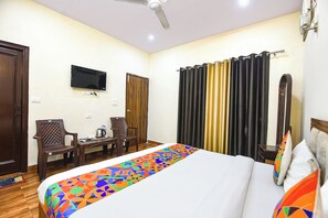 Egyptian cotton sheets, premium bedding, in-room safe, free WiFi