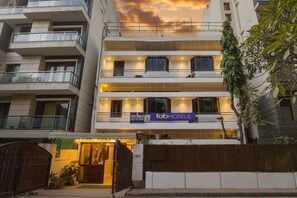 المنشأة من الخارج