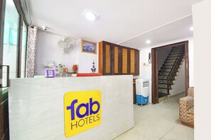 Reception - Fabhotel Badal Inn (New Delhi)
