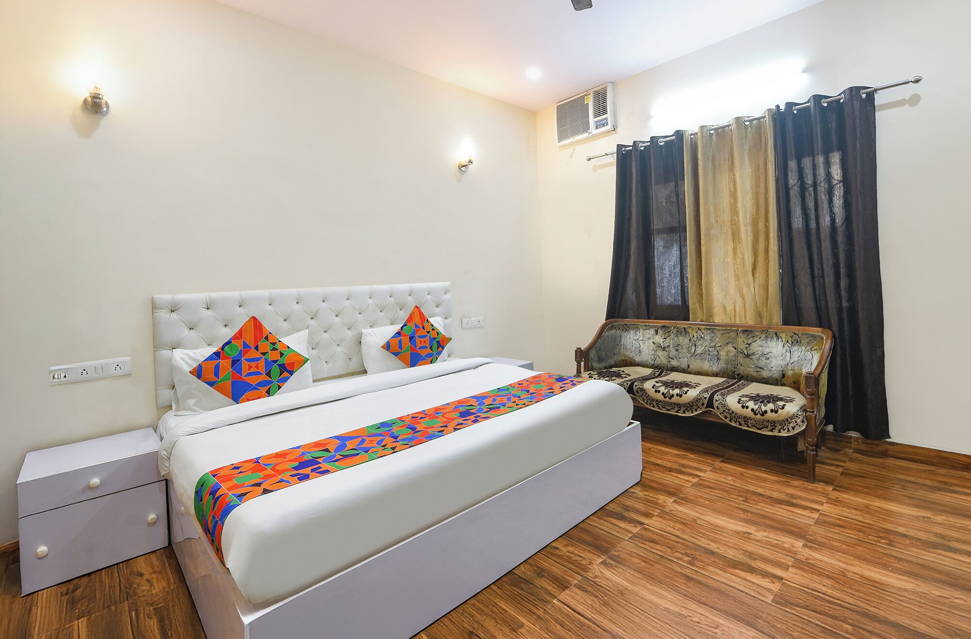 Egyptian cotton sheets, premium bedding, in-room safe, free WiFi