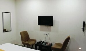 Egyptian cotton sheets, premium bedding, in-room safe, free WiFi - Fabhotel Red Pepper (Faridabad)