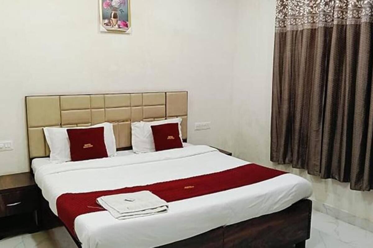 Egyptian cotton sheets, premium bedding, in-room safe, free WiFi