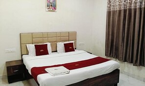 Deluxe Room - Fabhotel Red Pepper (Faridabad)