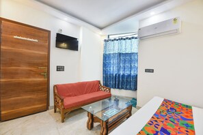 Egyptian cotton sheets, premium bedding, in-room safe, free WiFi - Fabhotel Impression (New Delhi)