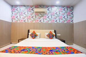Egyptian cotton sheets, premium bedding, in-room safe, free WiFi - Fabhotel Impression (New Delhi)