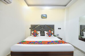 Egyptian cotton sheets, premium bedding, in-room safe, free WiFi - Fabhotel Impression (New Delhi)