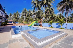 Pool - Fabhotel Upasna In The Wilds (Sanguem)