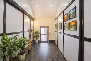 Lobby - Via Upasna In The Wilds (Sanguem)