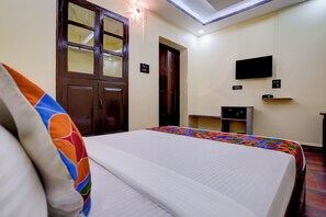 Egyptian cotton sheets, premium bedding, in-room safe, free WiFi - Via Upasna In The Wilds (Sanguem)