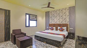 Egyptian cotton sheets, premium bedding, in-room safe, free WiFi