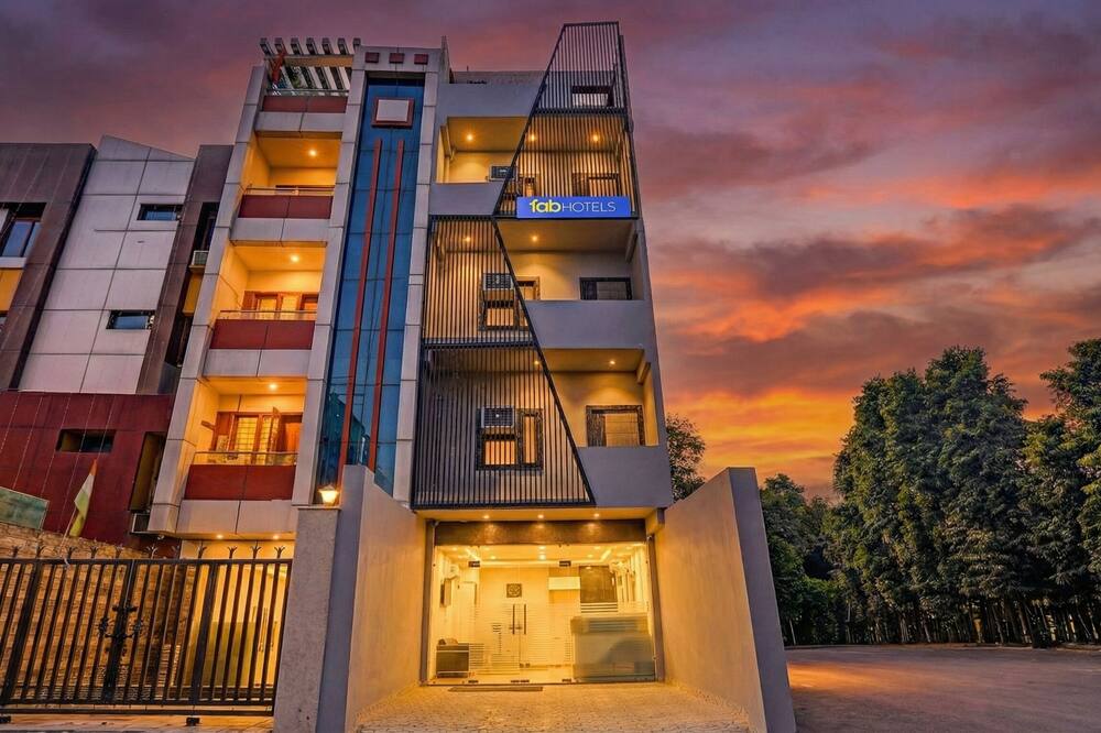 Fabhotel New R Inn