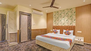 Egyptian cotton sheets, premium bedding, in-room safe, free WiFi