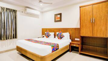 Lakens van Egyptisch katoen, luxe beddengoed, een kluis op de kamer