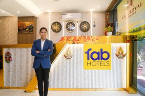 ฝ่ายต้อนรับ