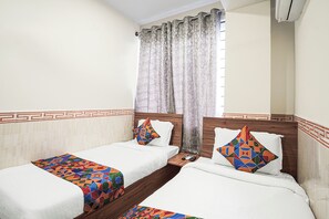 Egyptian cotton sheets, premium bedding, in-room safe, free WiFi - Fabhotel Raayara Bliss (Bangalore)