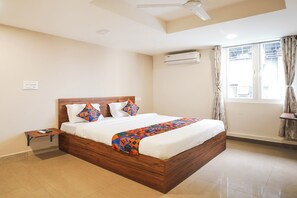 Egyptian cotton sheets, premium bedding, in-room safe, free WiFi - Fabhotel Raayara Bliss (Bangalore)