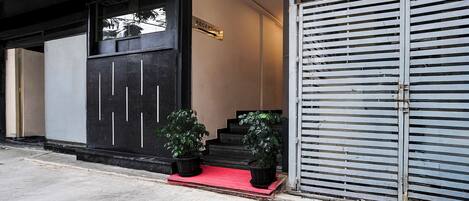 Overnatningsstedets indgangsparti