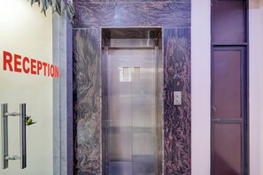 Elevator - Fabhotel Raas Plaza (Kanpur)