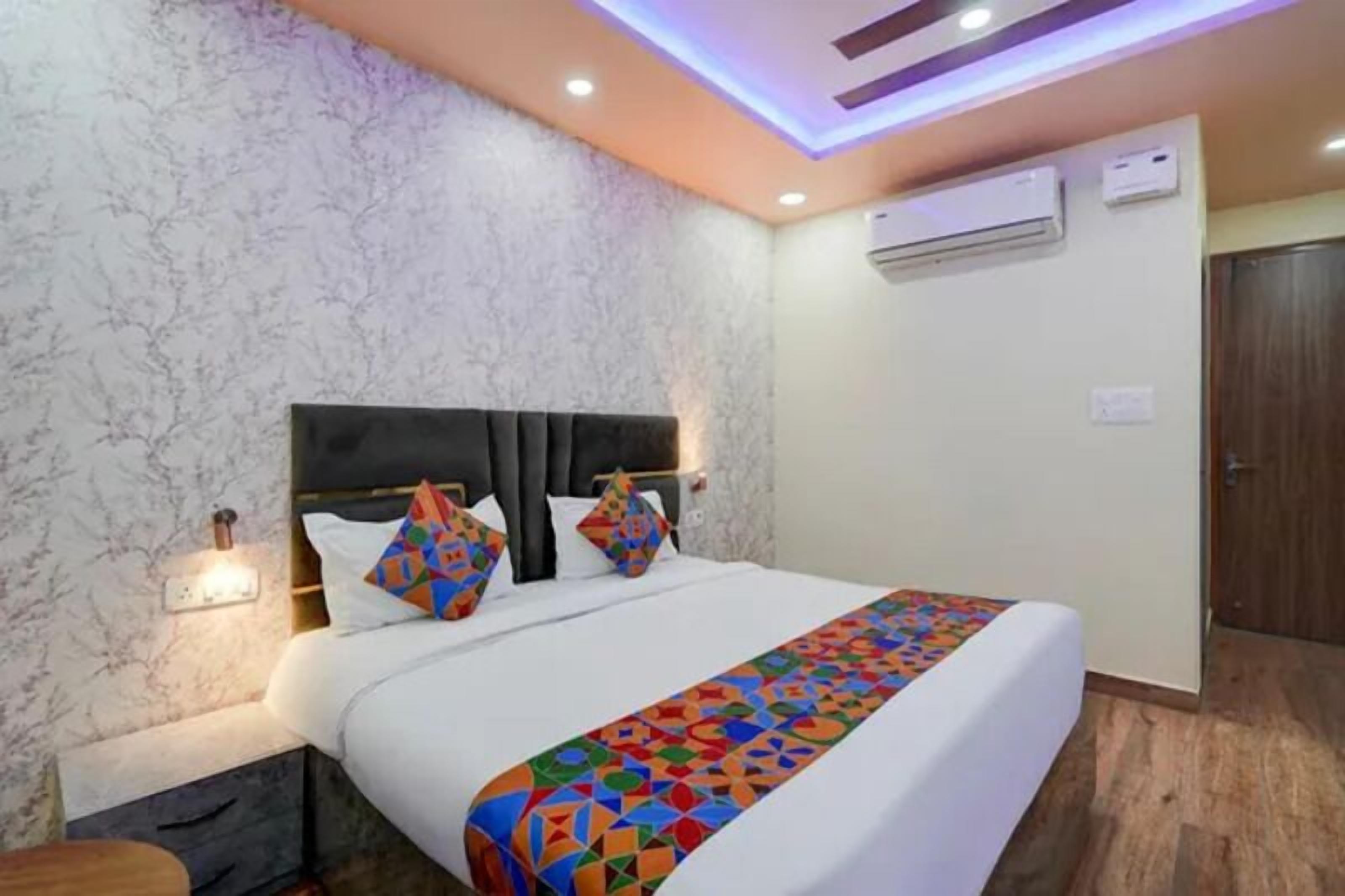 Premium Room | Egyptian cotton sheets, premium bedding, in-room safe, free WiFi