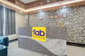 Reception - Fabhotel Raas Plaza (Kanpur)