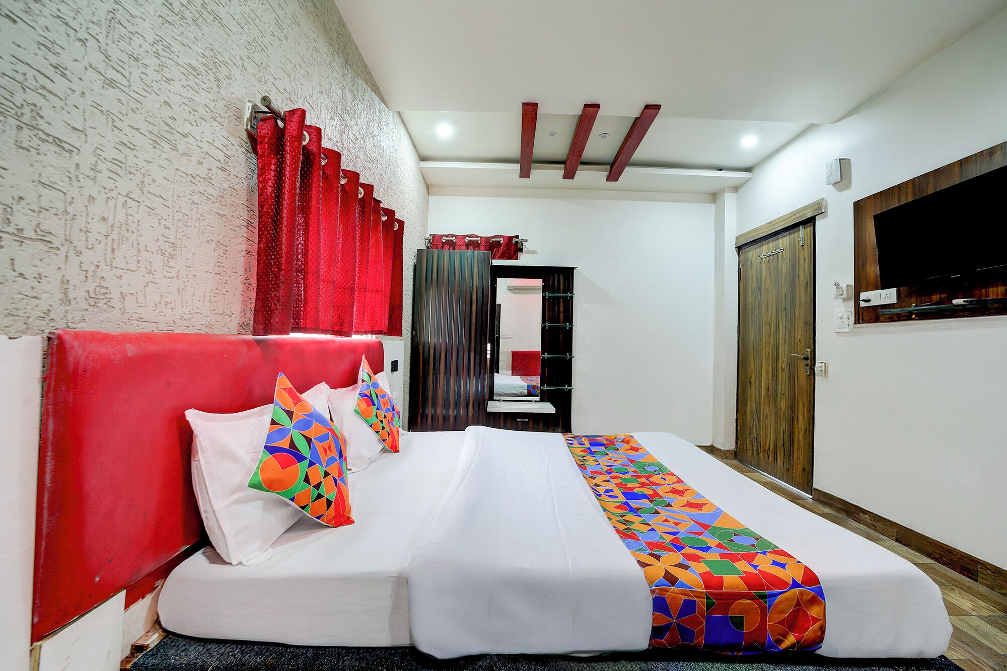 Egyptian cotton sheets, premium bedding, in-room safe, free WiFi