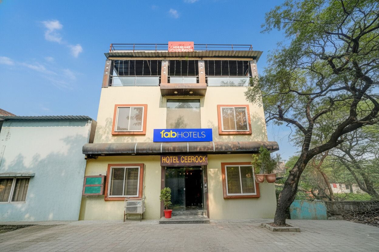 Pintu masuk hartanah