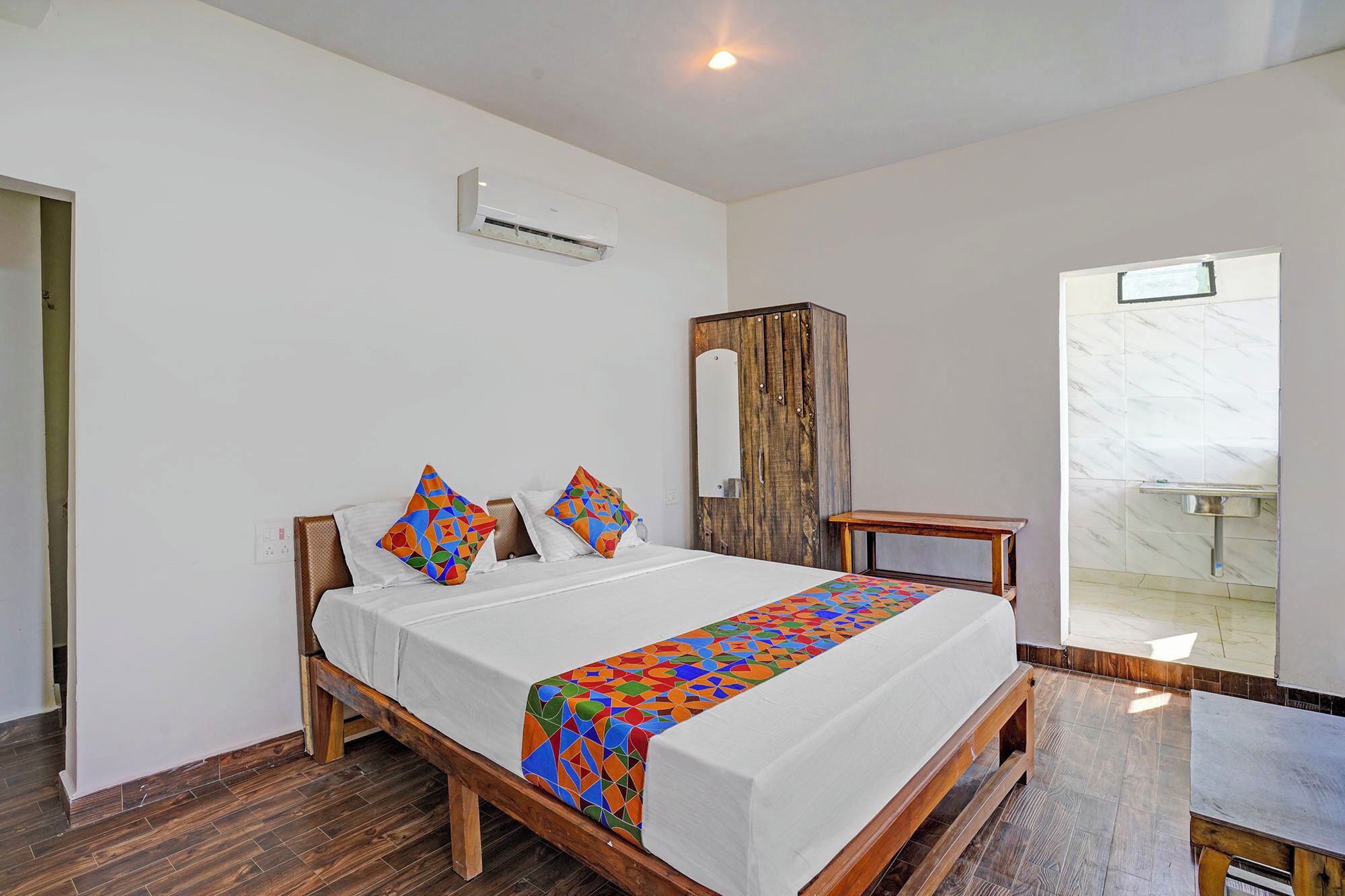 Egyptian cotton sheets, premium bedding, in-room safe, free WiFi