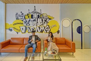 Lobby sitting area - Fabhotel Casa Grand Himayathnagar (Hyderabad)