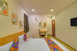 Egyptian cotton sheets, premium bedding, in-room safe, free WiFi - Fabhotel Casa Grand Himayathnagar (Hyderabad)