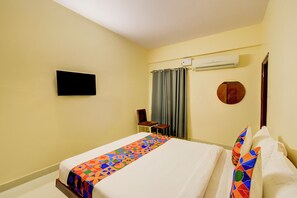 Egyptian cotton sheets, premium bedding, in-room safe, free WiFi