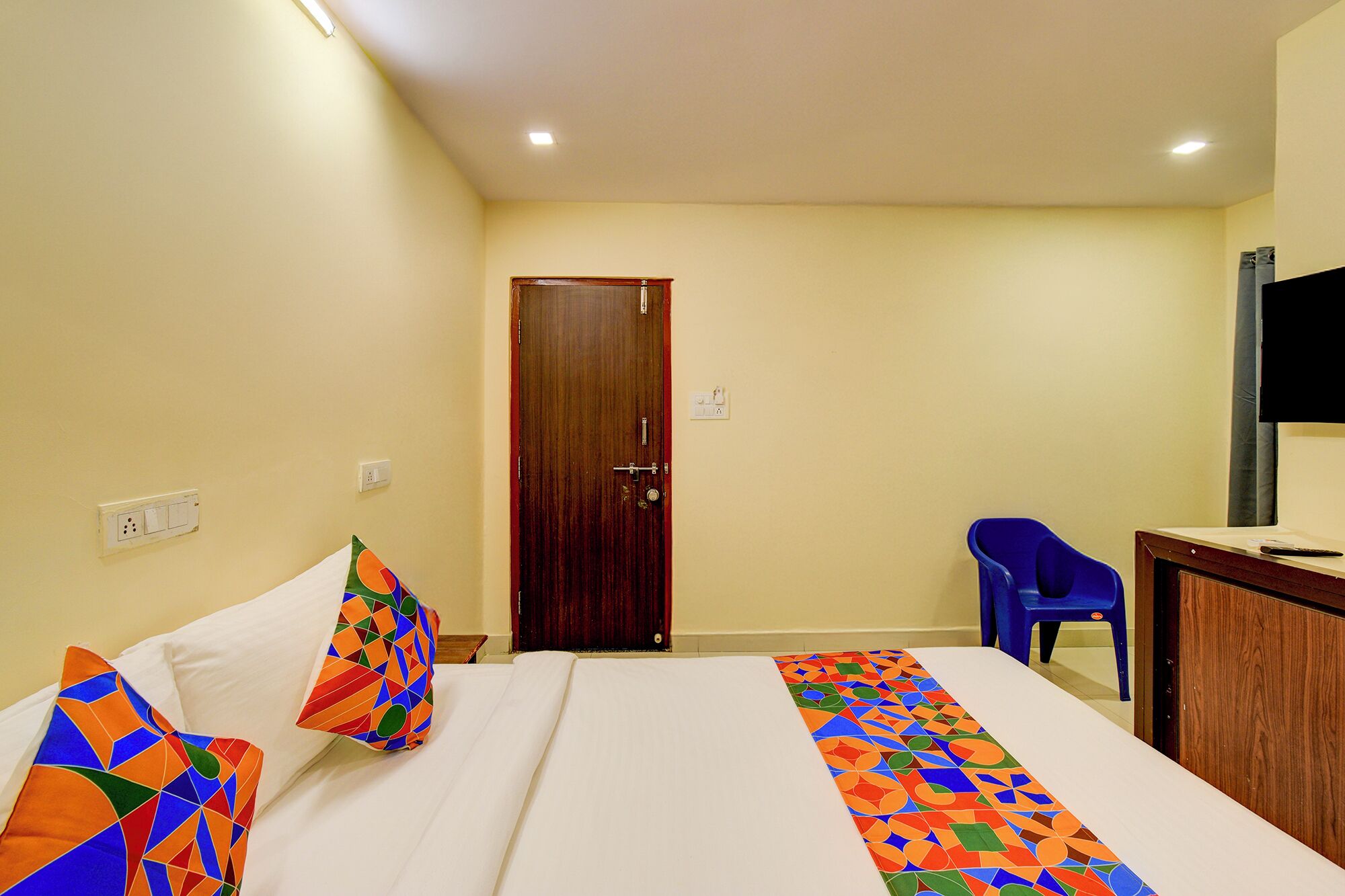 Egyptian cotton sheets, premium bedding, in-room safe, free WiFi