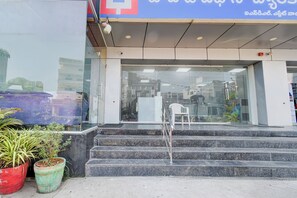 Property entrance - Fabhotel Casa Grand Nacharam (Hyderabad)