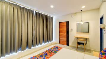 Egyptian cotton sheets, premium bedding, in-room safe, free WiFi