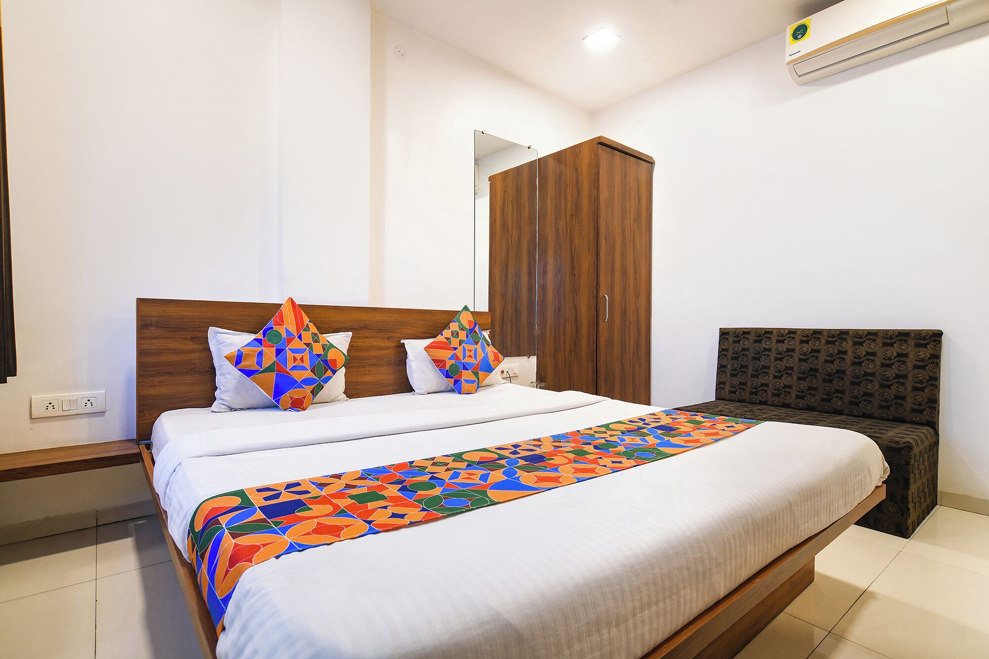 Egyptian cotton sheets, premium bedding, in-room safe, free WiFi