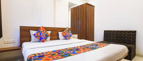 Egyptian cotton sheets, premium bedding, in-room safe, free WiFi